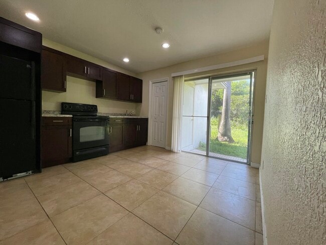 Building Photo - 951 Skylark Dr