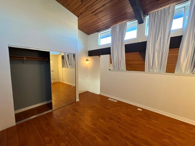 Building Photo - AVAILABLE NOW! 1BR w/patio, pool + spa, gym, parking + MORE!