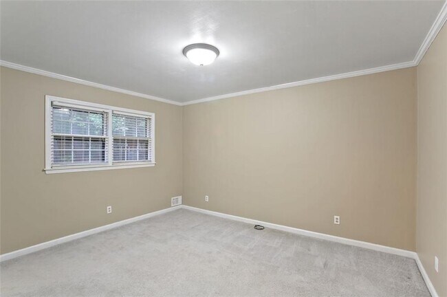Building Photo - 461 Village Green Ct SW