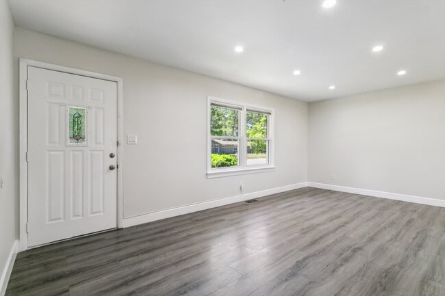 Building Photo - 314 Martha Lee Dr