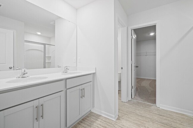 Building Photo - Brand New 5 Bedroom 3 full baths