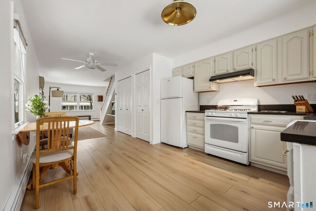 Building Photo - 19 Windy Knolls