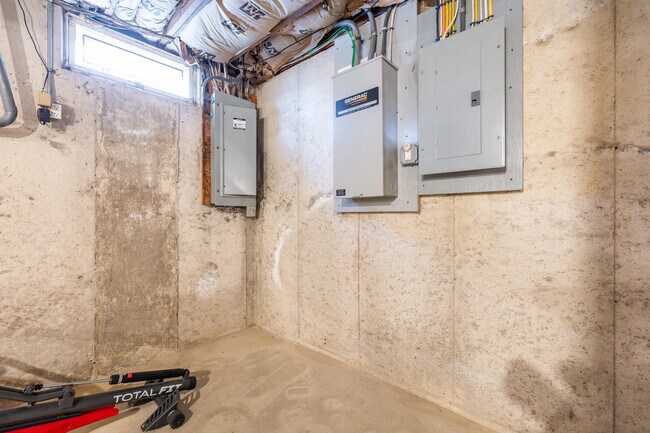 Building Photo - 9 Belshyre Ct