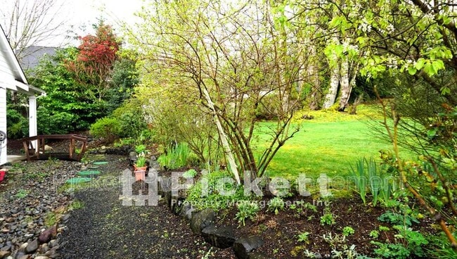 Building Photo - 1627 Lucero Pl E