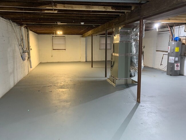 Building Photo - 562 Granite St