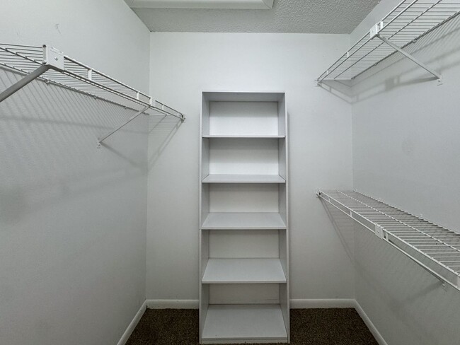 Building Photo - Tamarind - Renovated 2 Bedroom 2 Bath Condominium