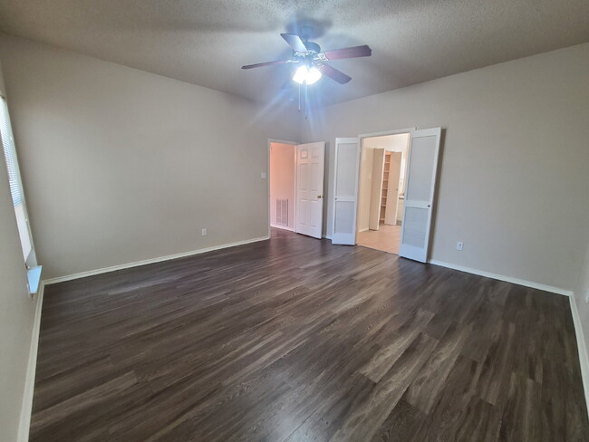Building Photo - COMING SOON - Cedar Hill: Large 5 Bedroom,...