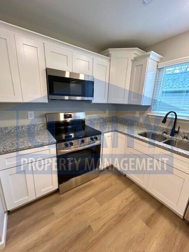 Building Photo - *Brand New* 3 bedroom home!