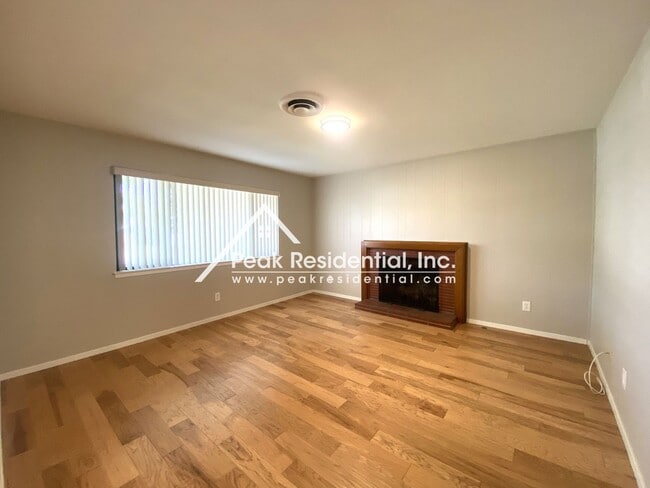 Building Photo - Charming 3 bd/2 ba Orangevale Home with RV...