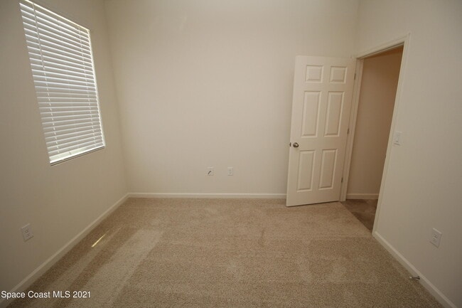 Building Photo - 708 Acadia Ct SE