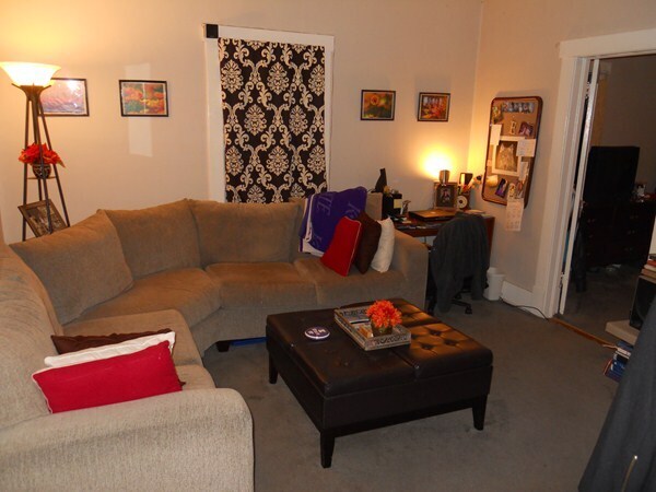 Livingroom - 913 Claflin Rd