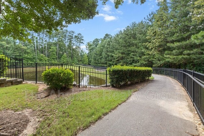 Building Photo - 8611 Macedonia Lake Dr