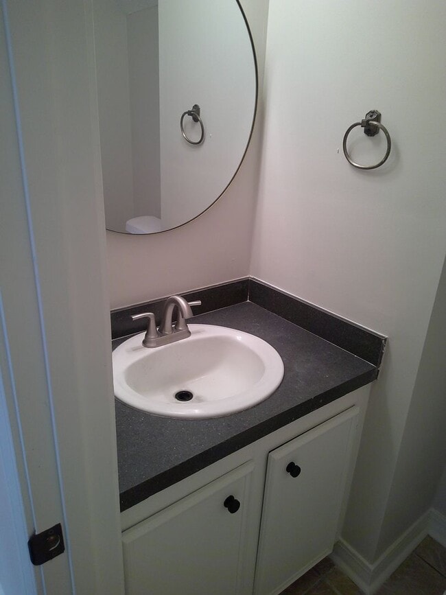 Building Photo - *****MOVE IN SPECIAL! 1/2 OFF 1ST MONTHS R...