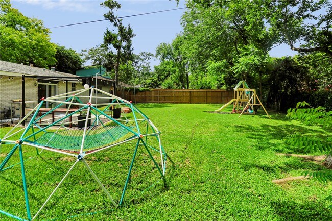 Building Photo - 11930 Ashcroft Dr