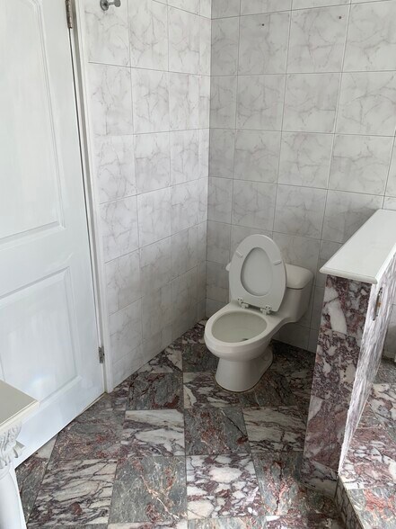 Building Photo - 336 Scranton Ave