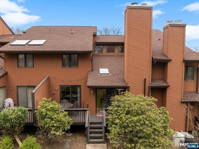 Building Photo - 87 Sullivan Dr