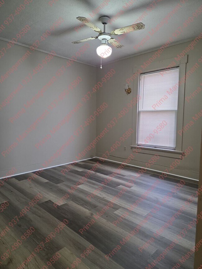 Building Photo - Great 2 bedroom w/detached garage near UD and Miami Valley Hospital!