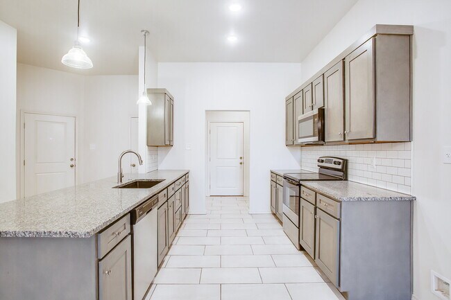 Building Photo - "Charming 3-Bedroom Retreat with 2 Full Baths in Wolfforth - 1465 Sq Ft of Comfort!"