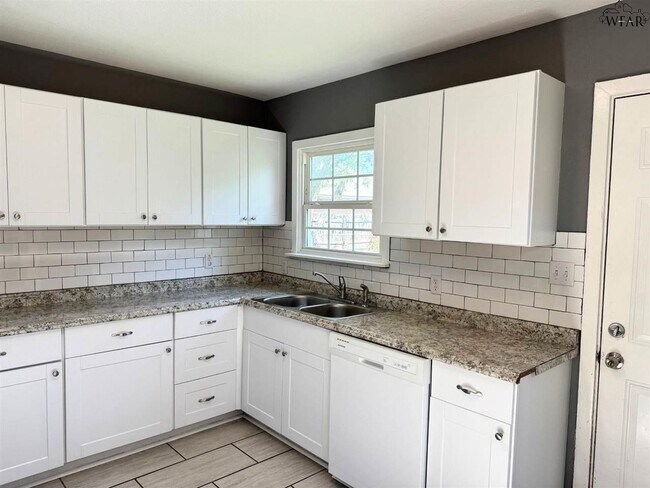 Building Photo - 2949 Cunningham Dr