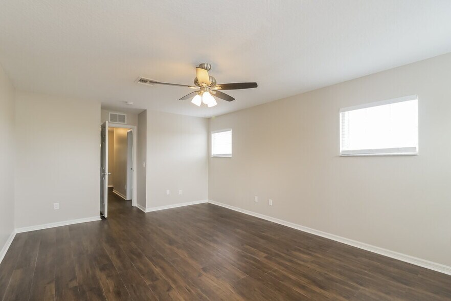 Building Photo - 313 Morningview Dr