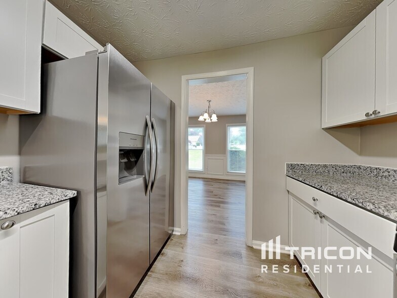 Building Photo - 2700 Peachtree Parc Ln