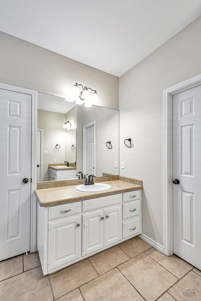 Building Photo - 5409 San Saba Ct