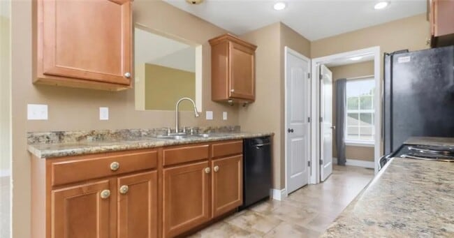 Building Photo - Beautiful Split-Level Home Near Fort Leonard Wood!