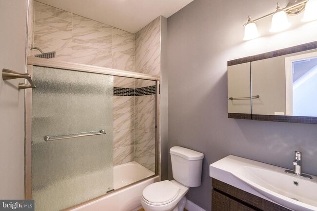 Building Photo - 2340 Greenwich St