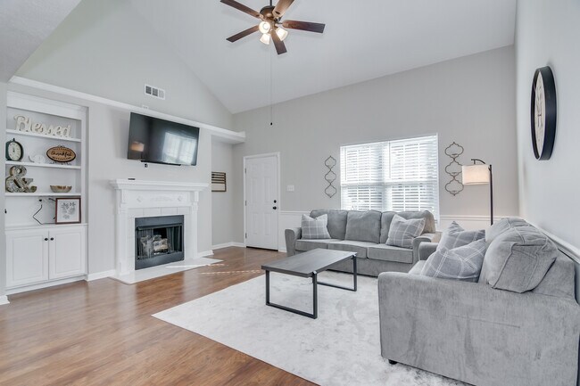 Building Photo - 2003 Helmsdale Ln