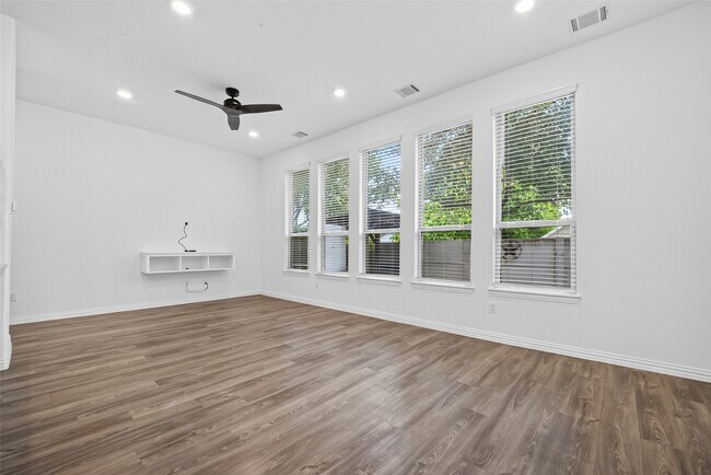 Building Photo - 4743 Glen Isle Dr