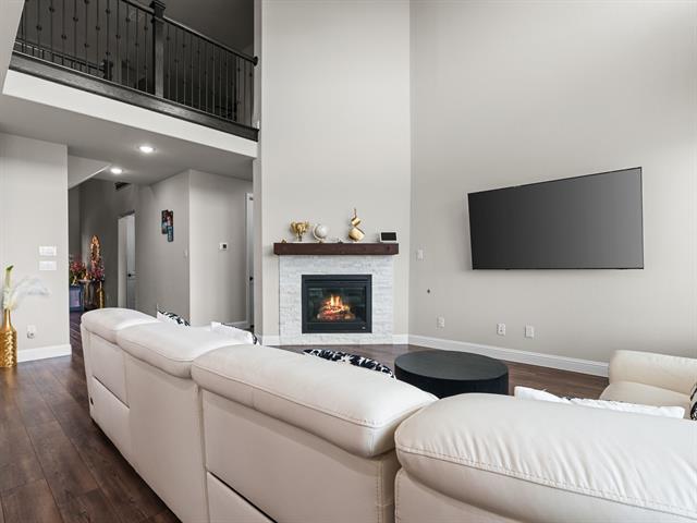 Building Photo - 2333 Willow Garden Dr