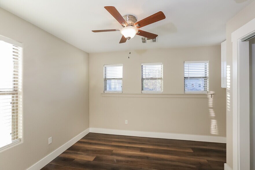 Building Photo - 21118 E Stonecrest Dr