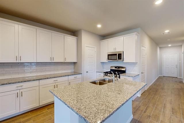Building Photo - 405 Wydown Dr