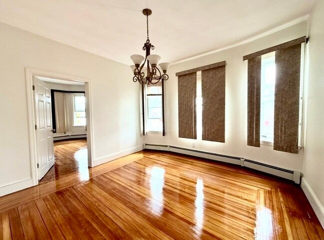 Building Photo - 1129 Saratoga St