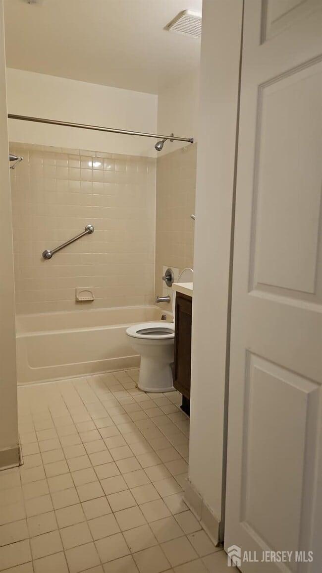 Building Photo - 909 Ravens Crest Dr
