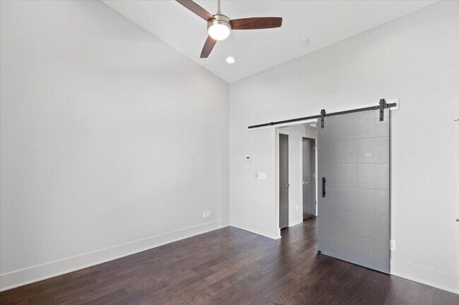 Building Photo - 250 Domain Way