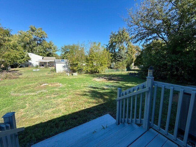 Building Photo - Stylishly Renovated 4-Bedroom Ranch with F...