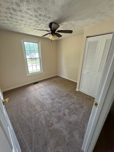 Building Photo - 4013 Payne Dr