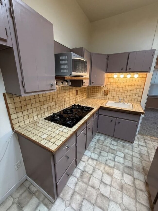 Building Photo - 3 Bedroom 1.5 Bath Downtown Dixon *STAR RENTALS