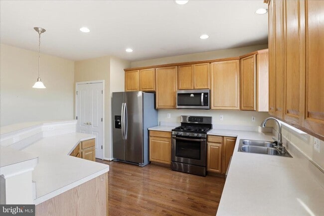 Building Photo - 4604 Carisbrooke Ln