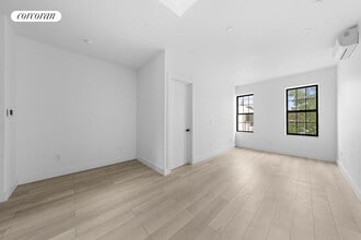 Building Photo - 127 Cornelia St
