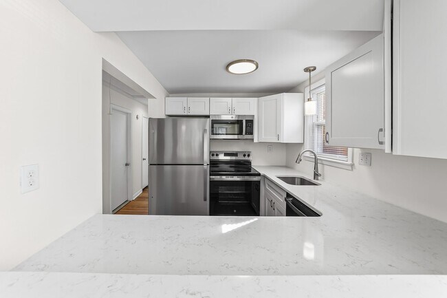 Building Photo - 709 Morgan Ave