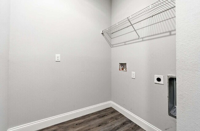 Building Photo - Nearly New 4BR Home Available Now in SW Ocala