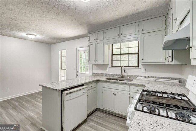 Building Photo - 8292 Blackfoot Trail
