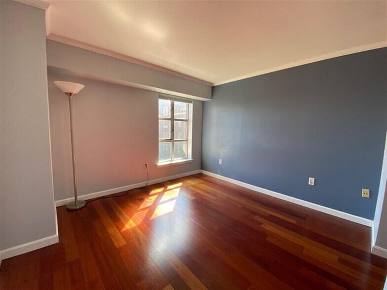 Building Photo - 931 Massachusetts Ave