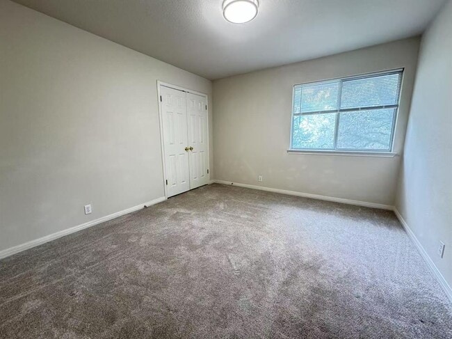 Building Photo - 10204 Tenava Ct