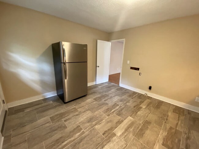 Building Photo - 106 Cantrell Dr