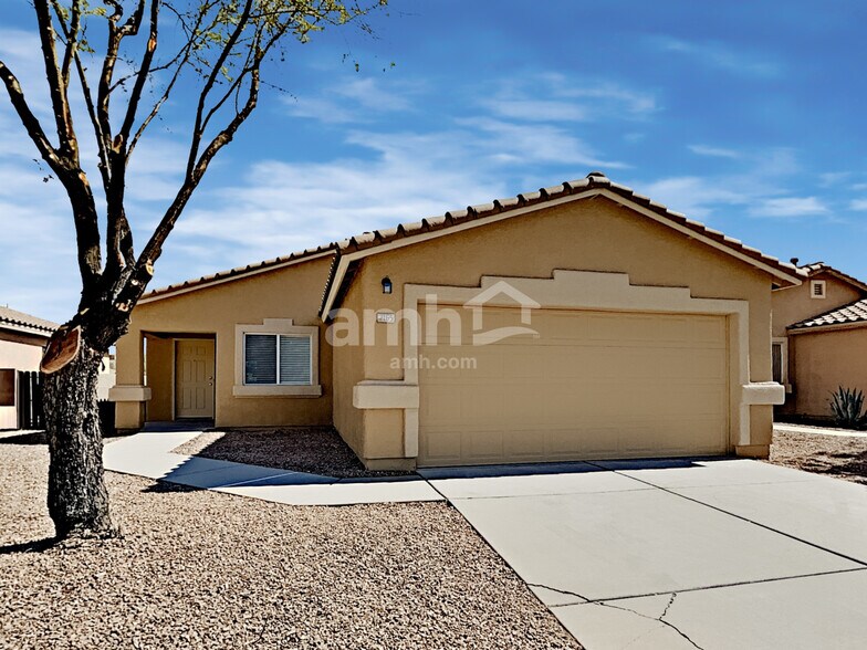 Primary Photo - 2165 W Burlwood Way