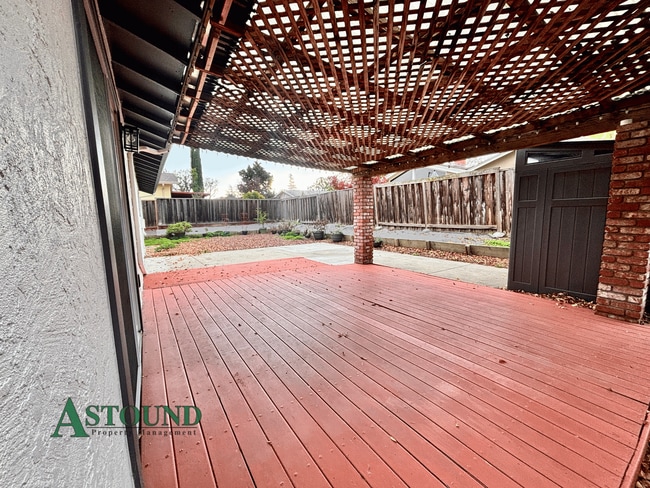 Building Photo - 2361 Panoramic Dr