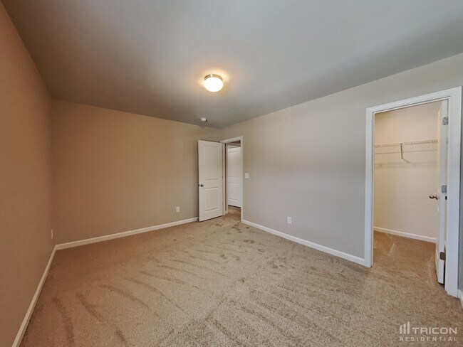 Building Photo - 2020 Longshadow St